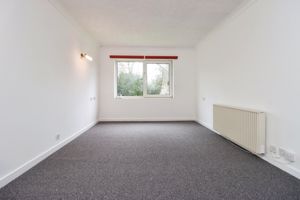 LIVING ROOM- click for photo gallery